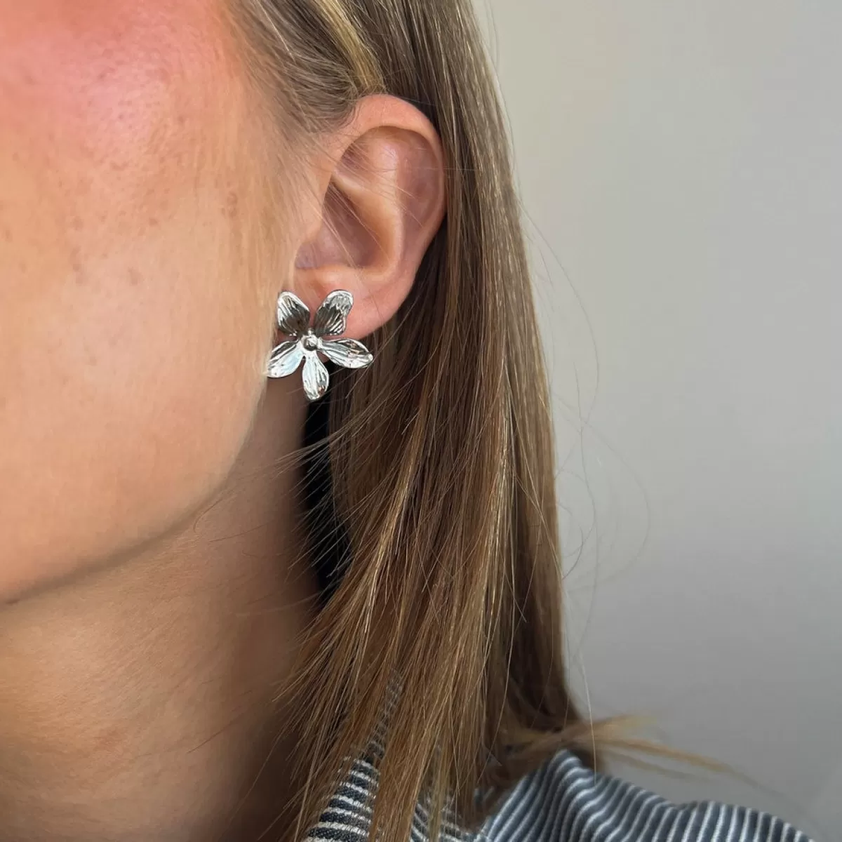 bloom_restikker_3-2.webp Øreringe | Julegaver*Winther Studio Bloom Ørestikker